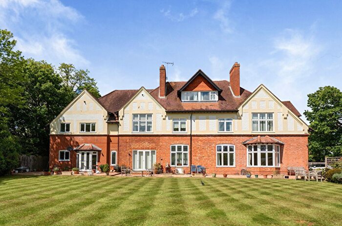 2 Bedroom Flat For Sale In Murdoch Road, Wokingham, Berkshire, RG40