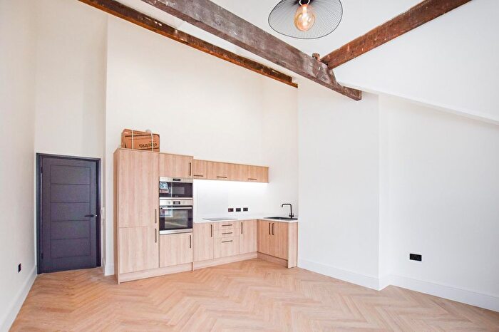 2 Bedroom Flat To Rent In The Causeway, Altrincham, Greater Manchester, WA14