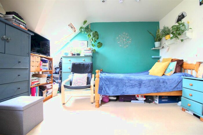 Studio To Rent In Madeley Road, London, W5