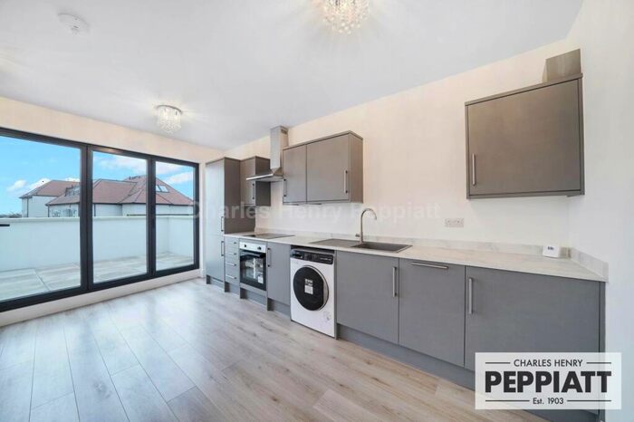 2 Bedroom Apartment To Rent In Bush Close, Newbury Park, IG2