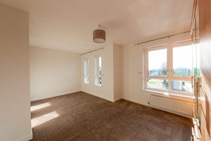 2 Bedroom Flat To Rent In Gaywood Drive, Newbury, RG14