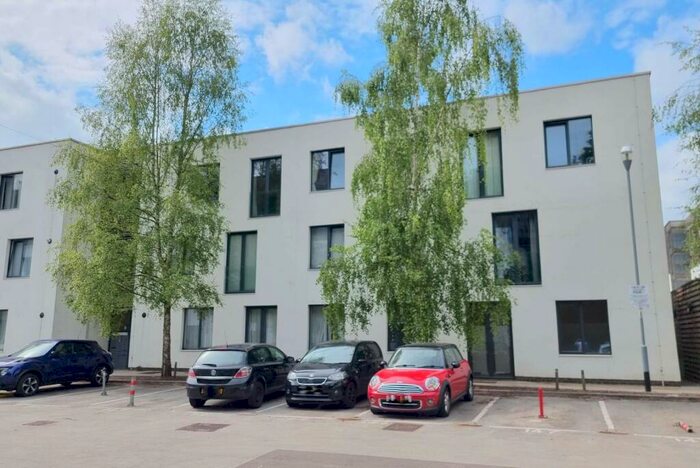 1 Bedroom Flat To Rent In Bedroom Flat In Whyteleafe, CR3