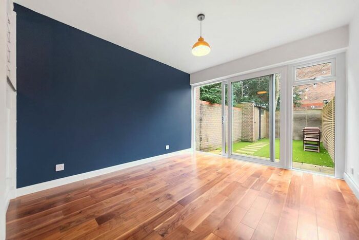 1 Bedroom Flat To Rent In Fulwood Walk, Southfields, London, SW19