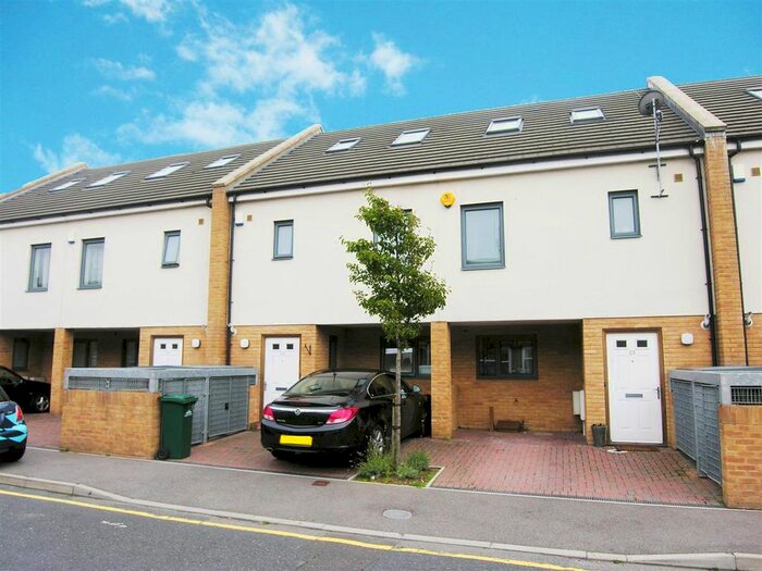 3 Bedroom Terraced House To Rent In Gordon Road, Portslade, BN41