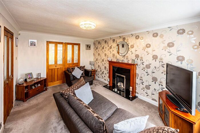 3 Bedroom End Of Terrace House For Sale In Clayfield Drive, Bradford, BD7