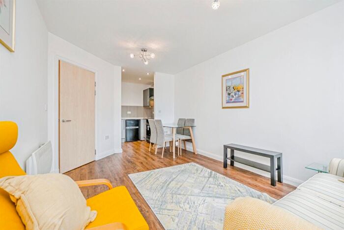 1 Bedroom Apartment For Sale In Landmark Place, Cardiff, CF10