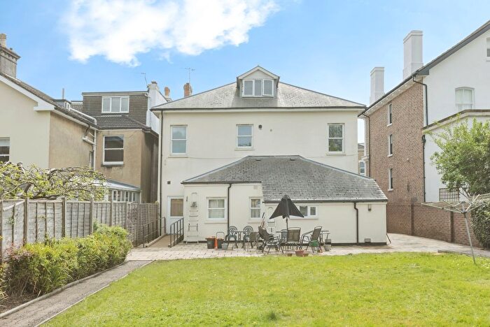 1 Bedroom Flat For Sale In Queens Road, Tunbridge Wells, Kent, TN4