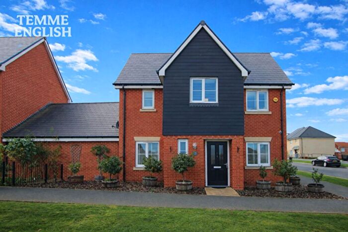 5 Bedroom Detached House For Sale In School Avenue, Dunton Fields, Laindon, SS15