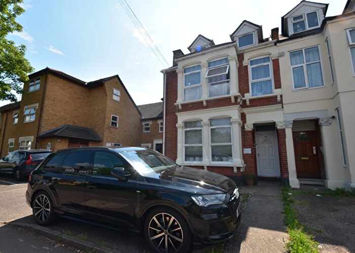 Studio To Rent In Eastern Road, Romford, RM1