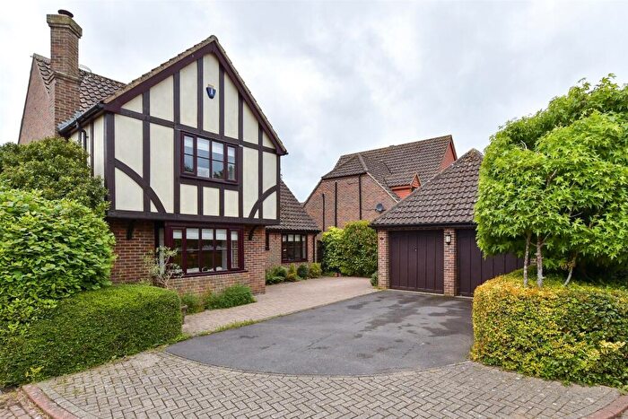 4 Bedroom Detached House For Sale In Swadelands Close, Lenham, Maidstone, Kent, ME17