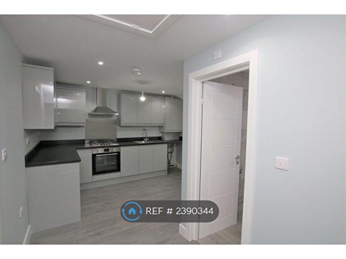 3 Bedroom Maisonette To Rent In Ainsdale Crescent, Reading, RG30