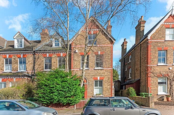 2 Bedroom Flat For Sale In Croxted Road, London, SE21
