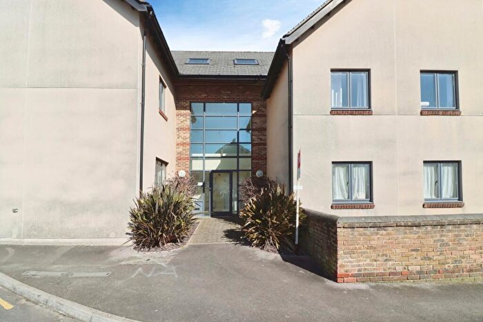 2 Bedroom Flat For Sale In Redfield Road, Bristol, BS34