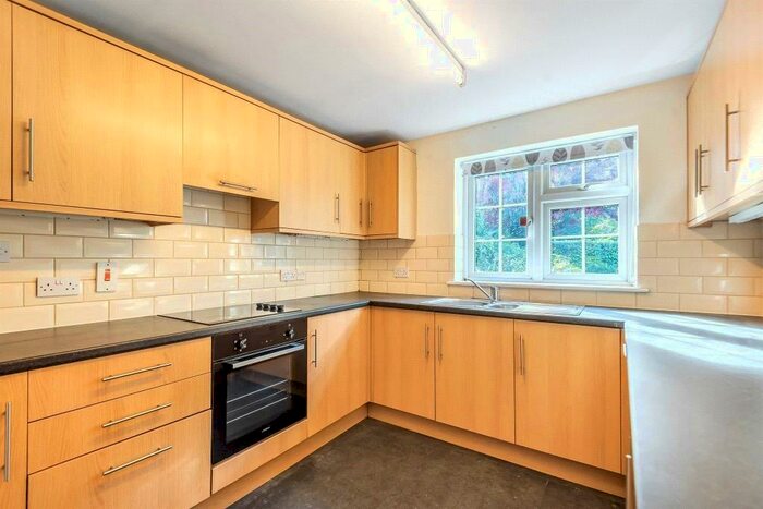 2 Bedroom Apartment To Rent In Grove Court, Bath Road, Maidenhead, SL6
