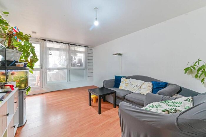 2 Bedroom Flat For Sale In Flaxman Road, Camberwell, London, SE5