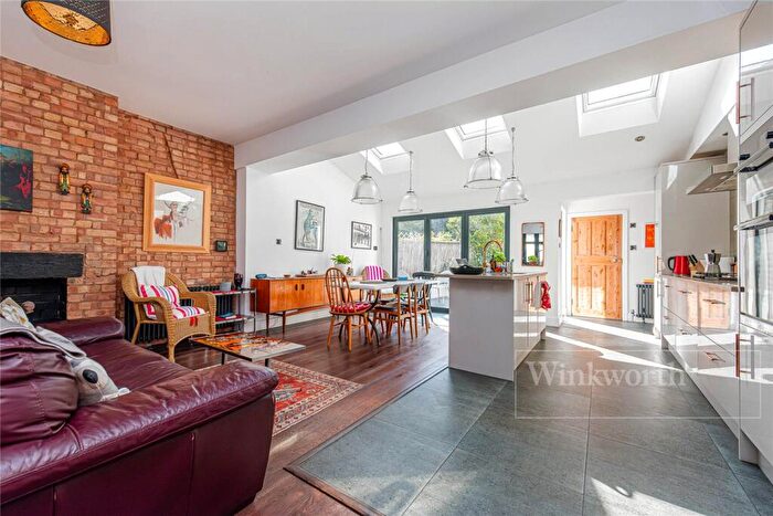 3 Bedroom Semi-Detached House For Sale In Haycroft Gardens, London, NW10