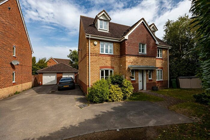 5 Bedroom Detached House To Rent In Sunderland Gardens, Newbury, RG14