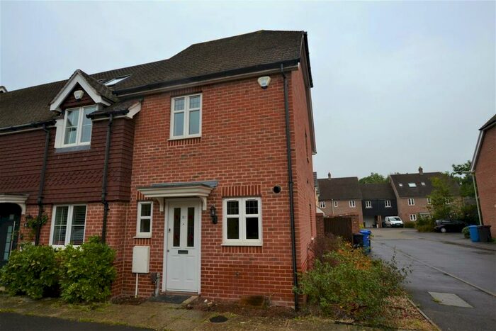 2 Bedroom House To Rent In Tithing Road, Fleet, GU51