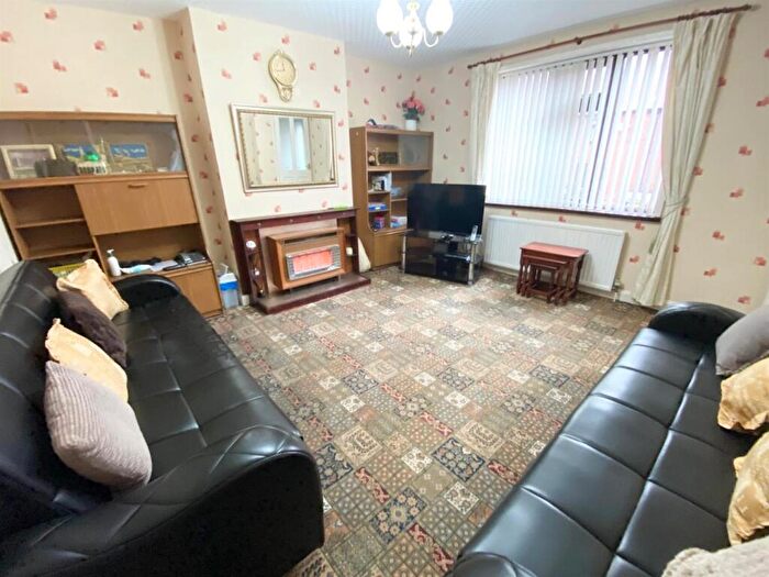 5 Bedroom End Of Terrace House For Sale In Holly Road, Thornton Lodge, Huddersfield, HD1