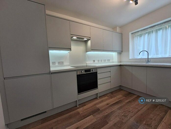 2 Bedroom Flat To Rent In Trapstyle Road, Ware, SG12