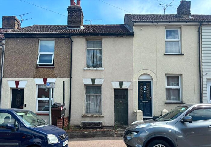 2 Bedroom Terraced House For Sale In Skinner Street, Gillingham, Kent, ME7