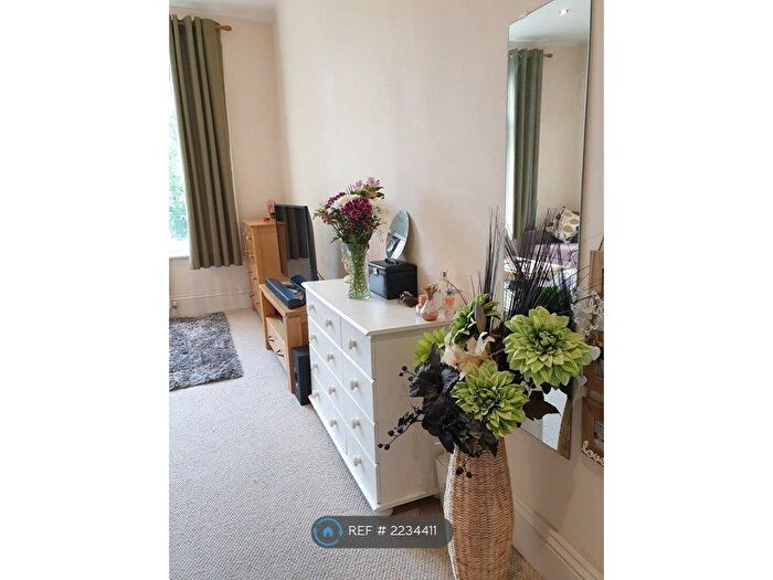 1 Bedroom Flat To Rent In Berrylands Road, Surbiton, KT5