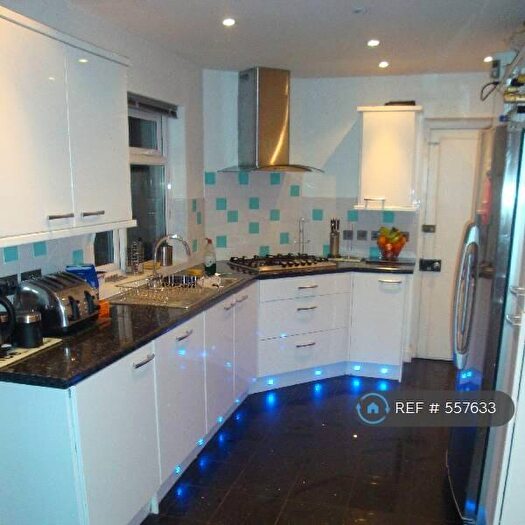 4 Bedroom Semi-Detached House To Rent In Orston Drive, Nottingham, NG8