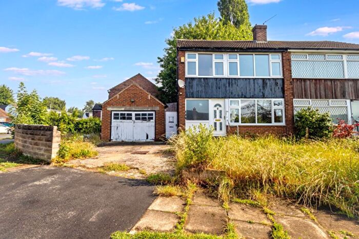 3 Bedroom Semi Detached House For Sale In Whiteways, Bradford, BD2