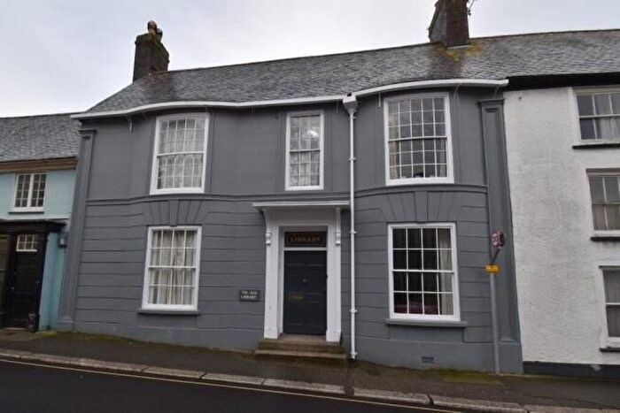 1 Bedroom Flat To Rent In Broad Street, Penryn, TR10