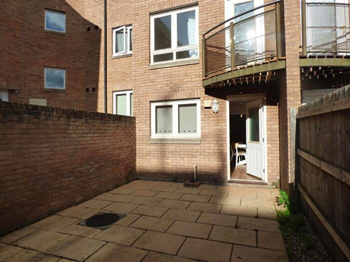 4 Bedroom Terraced House To Rent In Market Street, Exeter, EX1