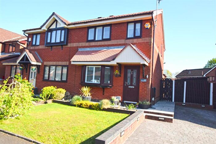 3 Bedroom Semi-Detached House For Sale In St. Dominics Way, Alkrington, Middleton, M24