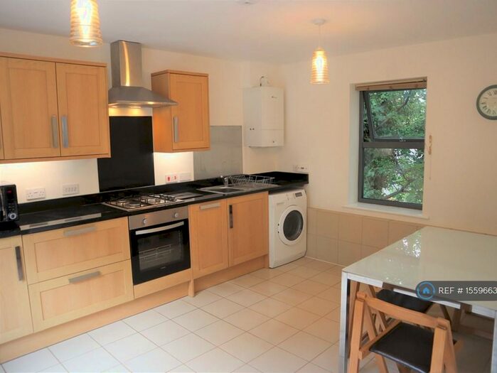 2 Bedroom Flat To Rent In Guild Court, Bristol, BS2