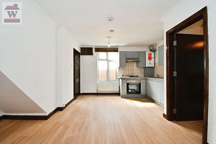 1 Bedroom Flat To Rent In Pembroke Place, Isleworth, TW7
