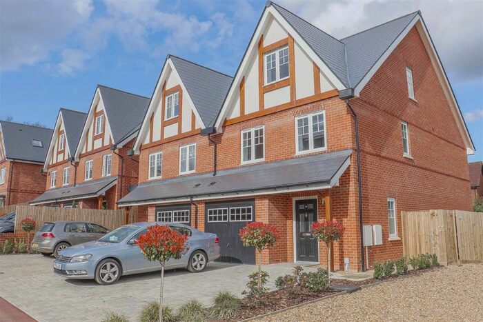 4 Bedroom Semi-Detached House To Rent In Sandbach Close, Broxbourne, EN10