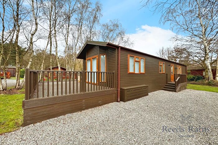 2 Bedroom Mobile/park Home For Sale In York Road, Escrick, York, North Yorkshire, YO19