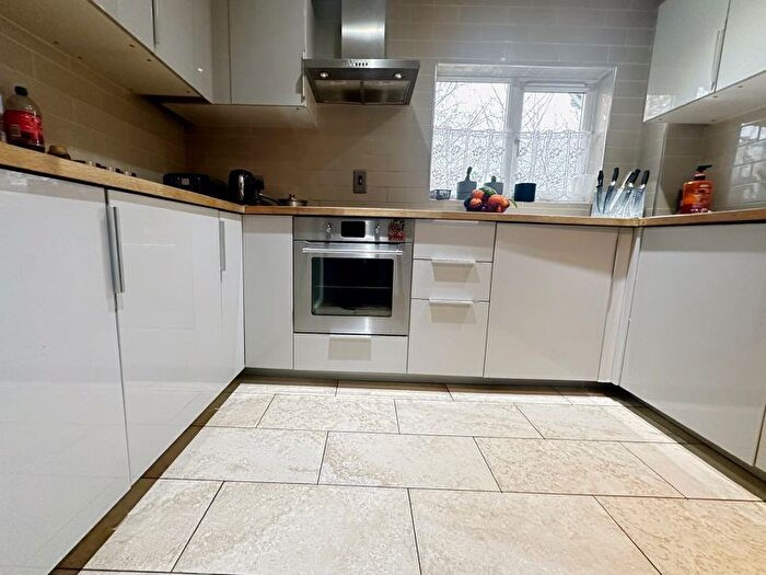 1 Bedroom Flat For Sale In Chaffinch Close, London, N9