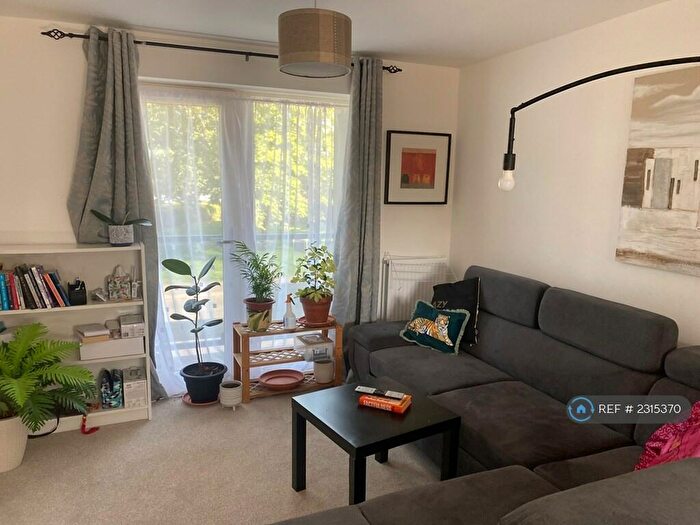 2 Bedroom Flat To Rent In Newman Square, Shirley, B90