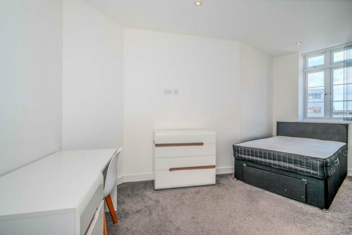 Flat To Rent In Derrys Cross, Plymouth, PL1