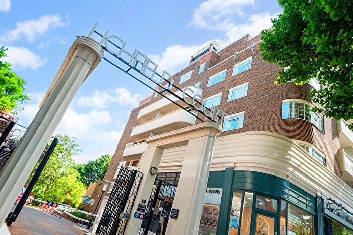 3 Bedroom Flat For Sale In Lichfield Court, Sheen Road, TW9