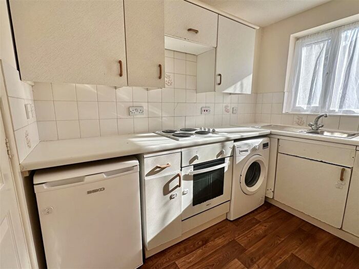 1 Bedroom End Of Terrace House For Sale In Muncaster Gardens, Northampton, NN4