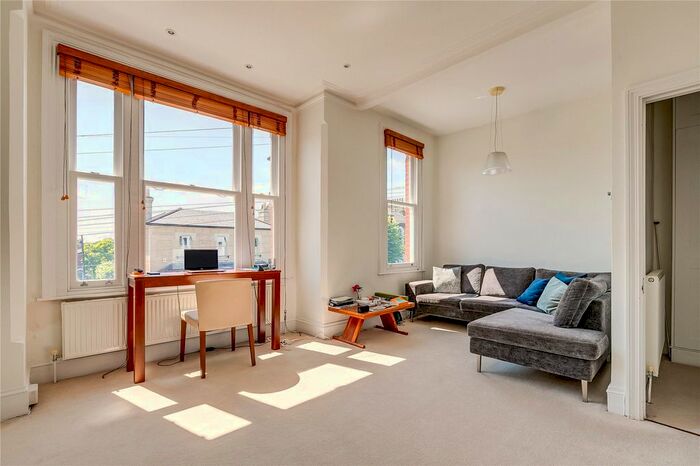 2 Bedroom Flat To Rent In Endlesham Road, London, SW12