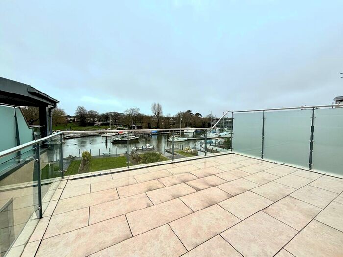 2 Bedroom Apartment To Rent In Willow Way, Christchurch, BH23