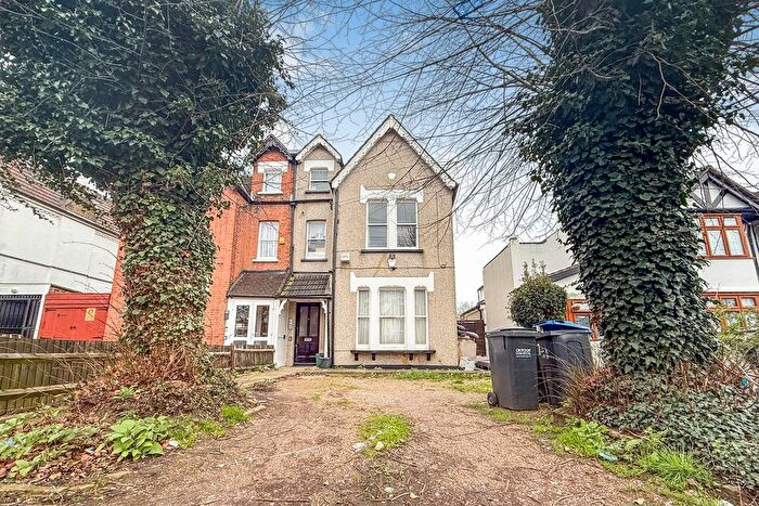 2 Bedroom Flat For Sale In Dunheved Road South, Thornton Heath, CR7