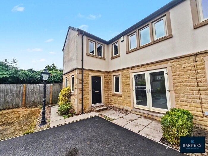 3 Bedroom Semi-Detached House To Rent In Carlton Court, Birkenshaw, BD11