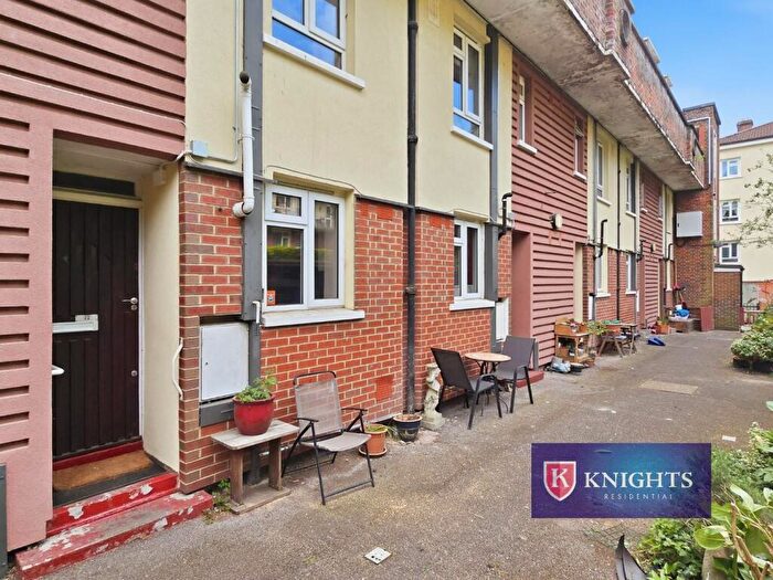 2 Bedroom Flat For Sale In Holly Park Estate, London, N4