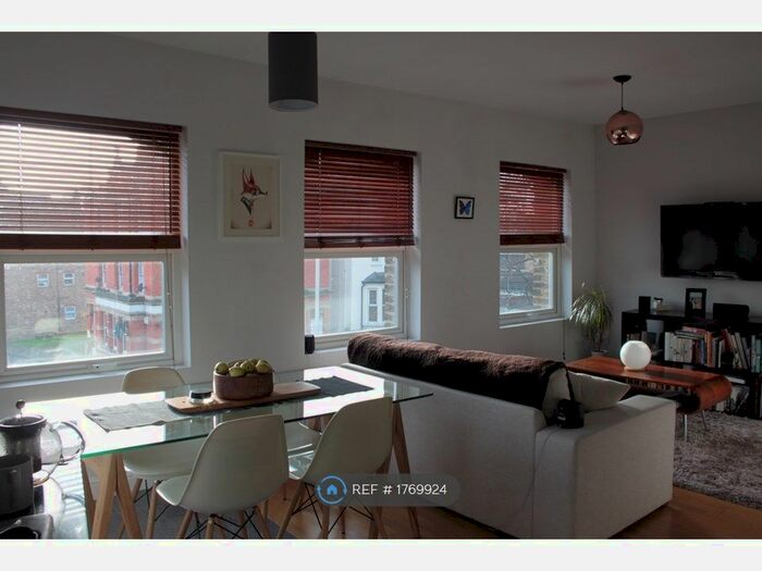 2 Bedroom Flat To Rent In Lower Addiscombe Road, Croydon, CR0