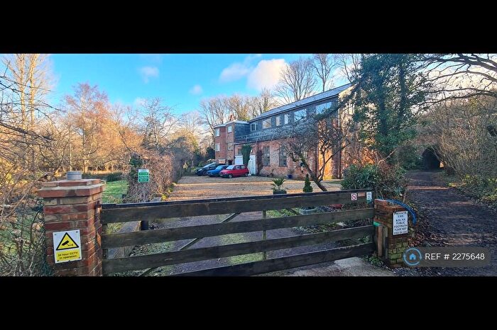 2 Bedroom Flat To Rent In The Kilns, Farnham, GU9