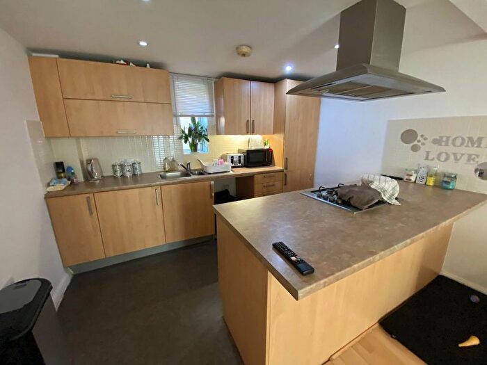 2 Bedroom Flat To Rent In Berengers Place, Dagenham, RM9