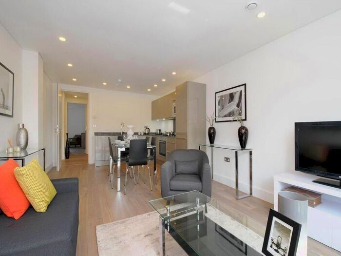 3 Bedroom Flat To Rent In Waterside Apartments, Harrow Road, Kensington, London, W10