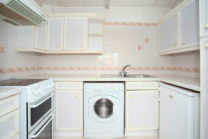 1 Bedroom Flat To Rent In Larks Ridge Watford Road, St. Albans, Hertfordshire, AL2